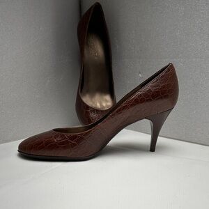 Talbots 8w wide Brown leather Crocodile Pattern with wooden heels NWOT